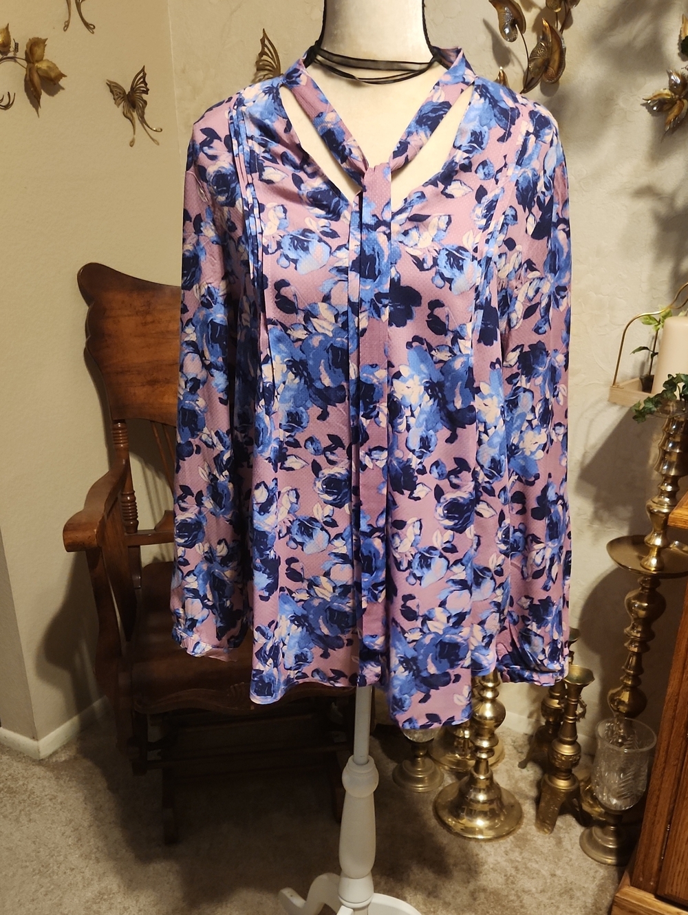Faded Glory Blue Floral Tie-Front Top on Pink Ground